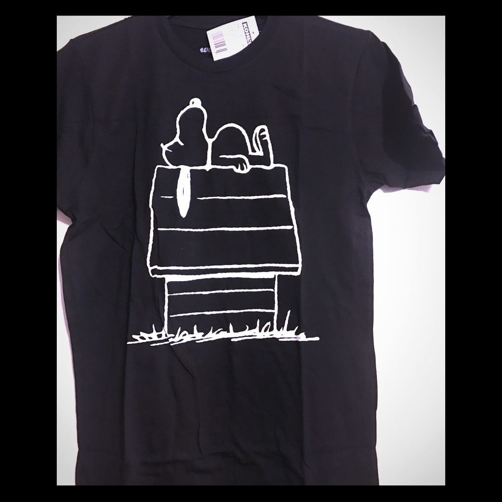 NWT Peanuts snoopy t-shirt sz S
